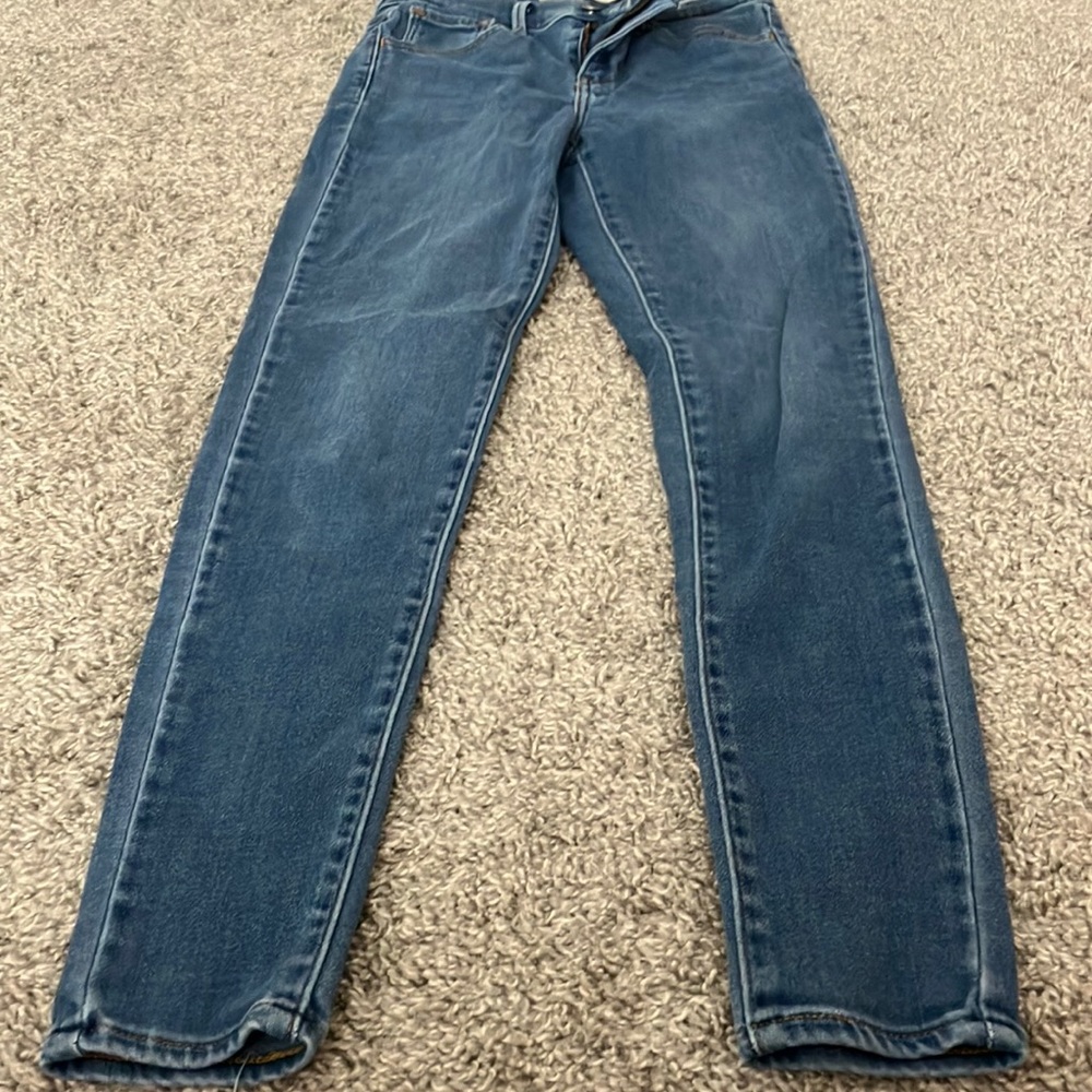 Levi’s jeans in amazing condition!Like new worn quite a bit but still amazing.